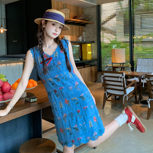 蓝色法式复古淑女气质绣花连衣裙女2025夏季新款小个子花边A字裙图片