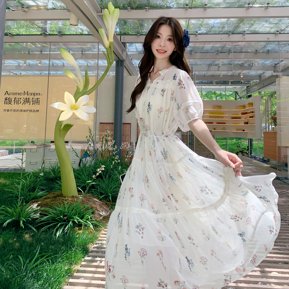 度假风碎花蕾丝拼接白色连衣裙女夏2025新款收腰显瘦爆款长裙甜美，女装连衣裙，世纪海洋