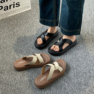 26夏天厚底拖鞋女士百搭新款外穿时尚感增高休闲软底沙滩女款凉鞋