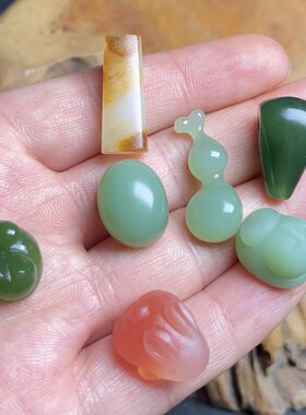 和田玉精致小件～碧玉三通、趴趴猫、粉青戒面葫芦～南红小兔子