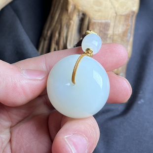 和田玉俄料白玉厚实饱满平安扣30.5*20mm