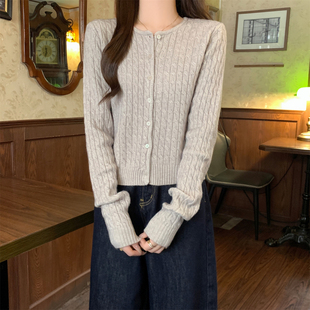 老钱风复古麻花针织开衫 女秋冬纽扣打底毛衣女内搭洋气miu系上衣