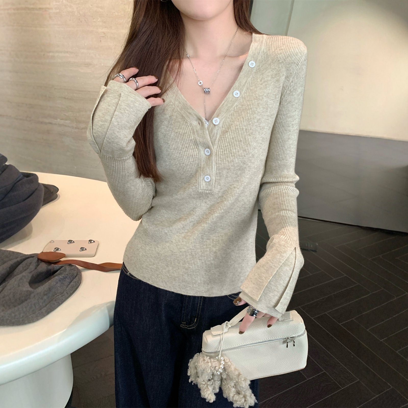韩系V领纽扣针织衫修身显瘦