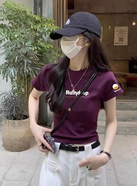 紫色多巴胺正肩短袖T恤女2025夏新款短款辣妹上衣设计感修身上衣
