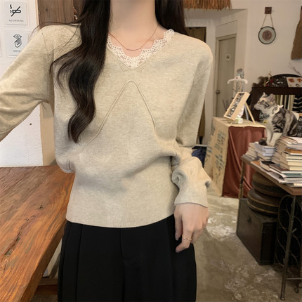 秋冬季韩系穿搭v领蕾丝拼接松驰感别致内搭针织衫打底女毛衣外套