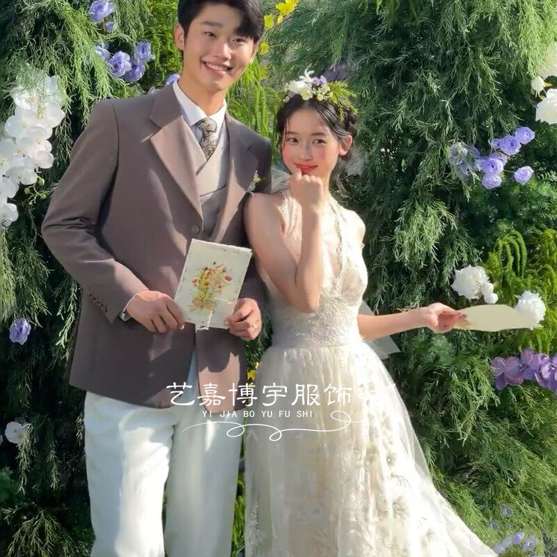 影楼新款仙气蕾丝轻婚纱法式复古蕾丝V领旅拍森系主题摄影白纱