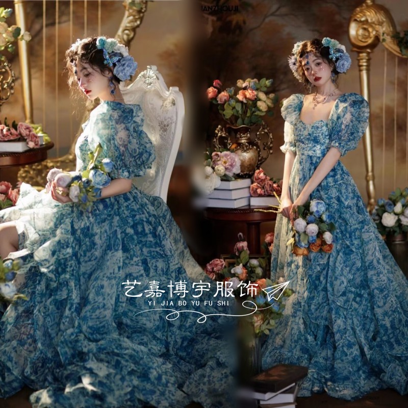 影楼摄影新款个人写真复古碎花裙