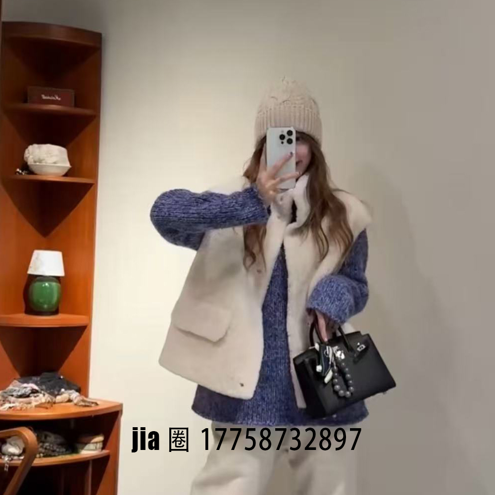 2025秋冬新品皮毛一体米白色马甲女 价私问