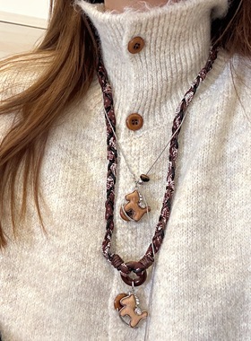 轻奢潮流新中式木头木马吊坠时尚百搭木雕摇摇木马吊坠马年项链铜