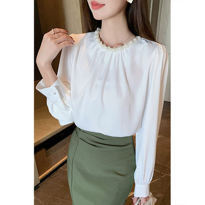 白色2026春季新款百搭褶皱圆领钉珠缎面设计感长袖衬衫女上衣小衫