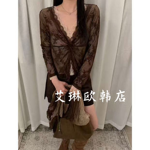 新袖 26711秋季新款气质女人味V领交叉拼色显瘦假两件蕾丝衫