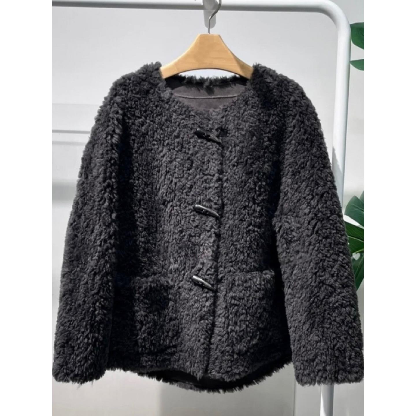 MM商场同款2025冬季新品时尚百搭牛角扣毛毛保暖外套女5GA212051