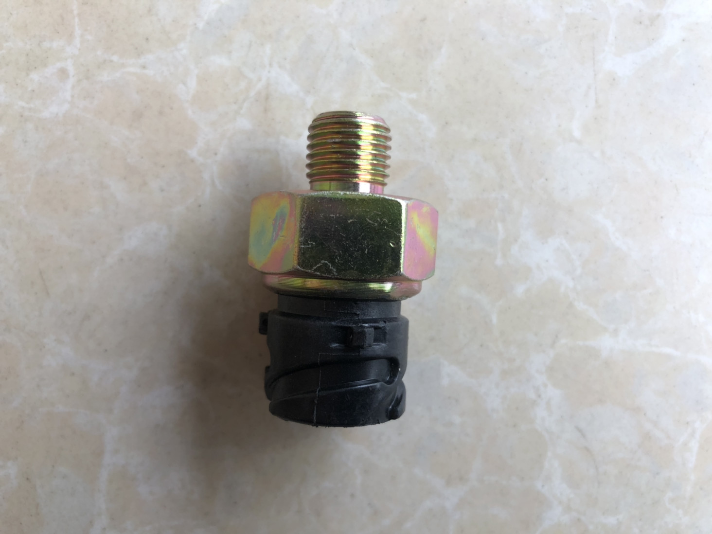 适用于青岛解放天V悍威悍VJH6气压制动灯开关气压刹车报警传感器