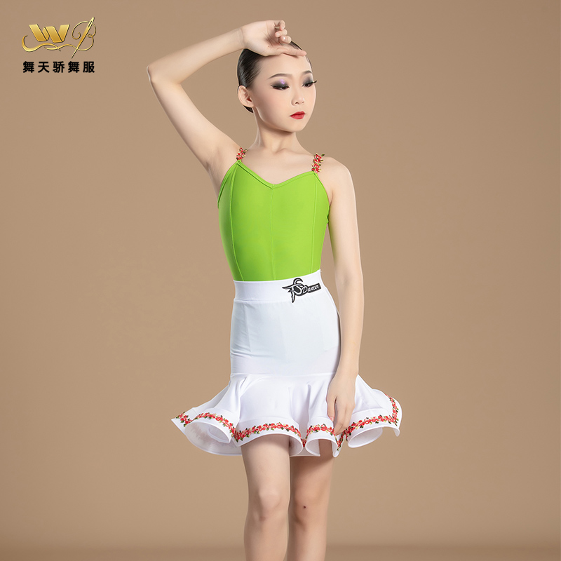 花朵苹果绿吊带分体舞天骄拉丁舞