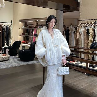 NX065 宽松V领刺绣高级感简约羽绒服保暖设计外套女装 冬季 新中式