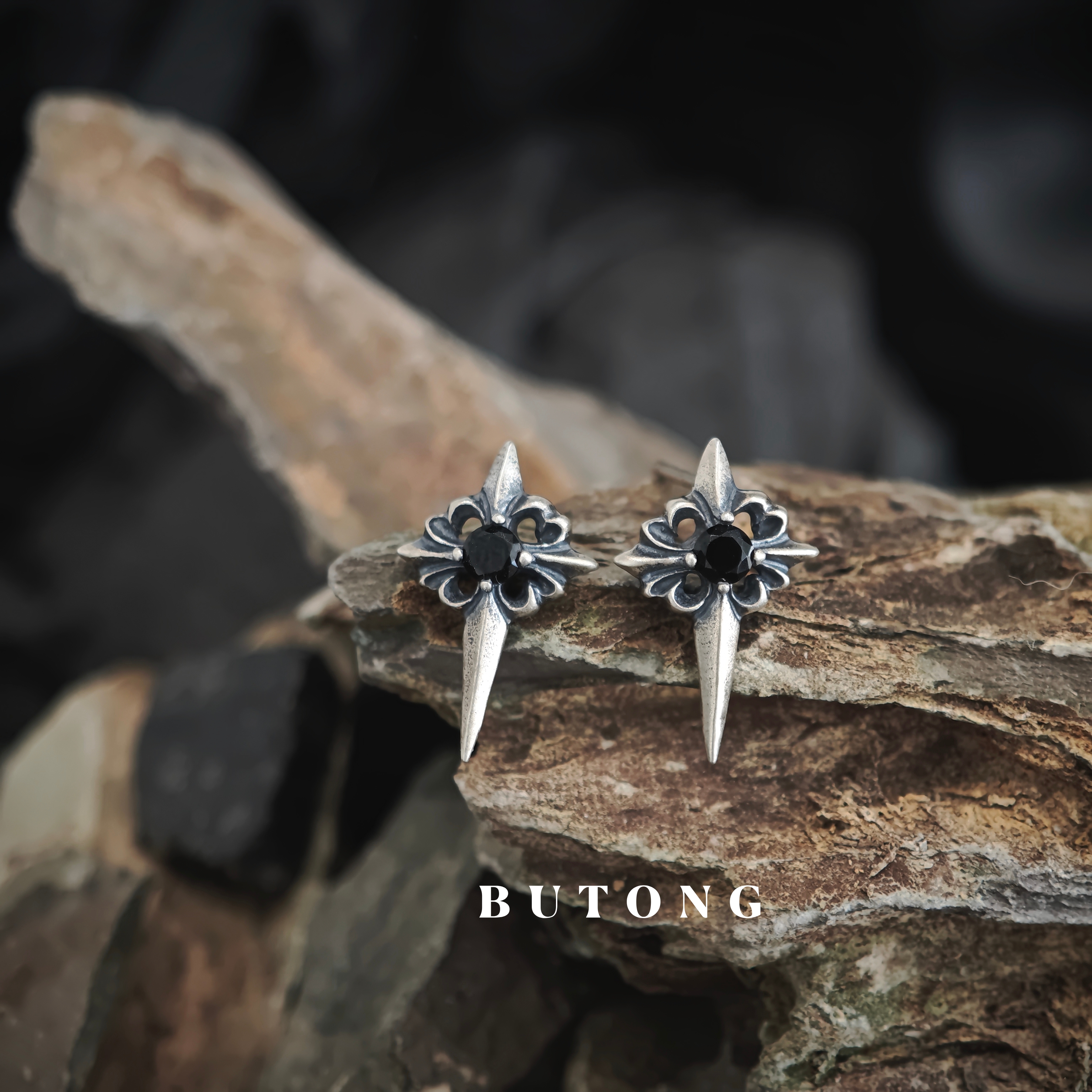 十字北极星芒耳钉黑锆石哥特嘻哈