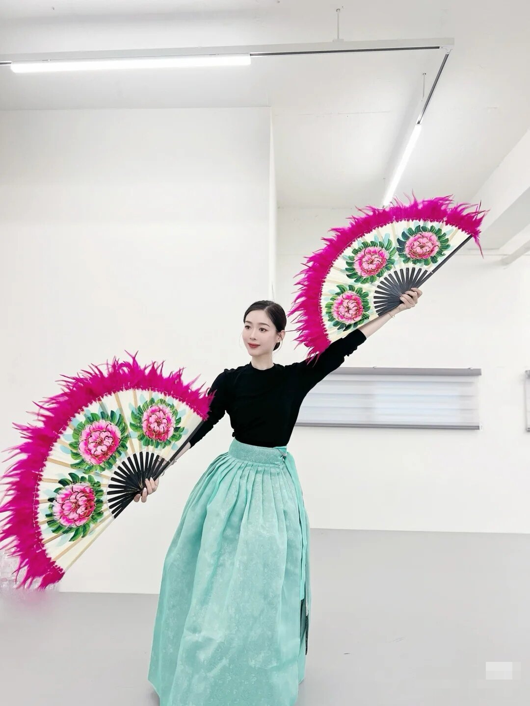 北京蝶恋花新款朝鲜族舞蹈扇子韩国舞蹈扇子跳舞扇子牡丹花扇子