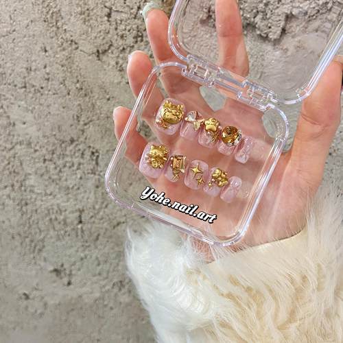 粉色小金豆新年穿戴甲美甲