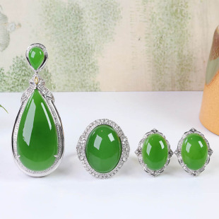焕新季和田玉吊坠女豪华苹果绿碧玉水滴镶18k金挂件耳钉戒指3件套
