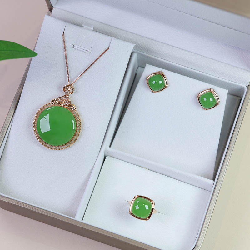 618特惠天然和田玉吊坠女苹果绿碧玉圆牌镶18k金挂件戒指耳钉套装