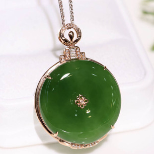 618天然新疆和田玉吊坠女老料菠菜绿碧玉平安扣镶18k金挂件送妈妈