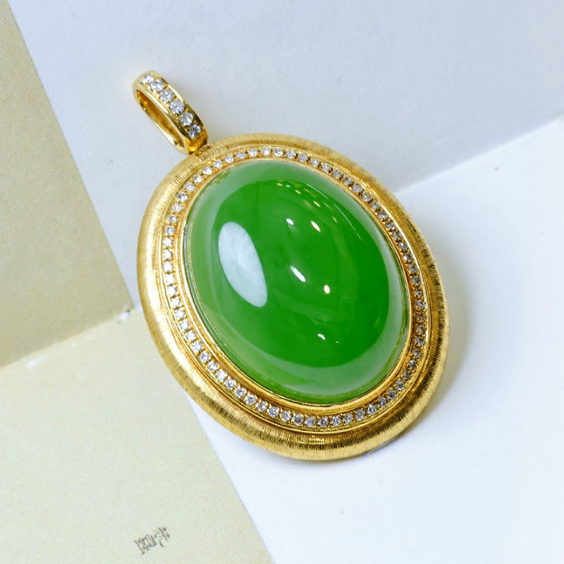 春夏季天然和田玉吊坠a货苹果绿碧玉大蛋面镶18k金挂件满钻送领导