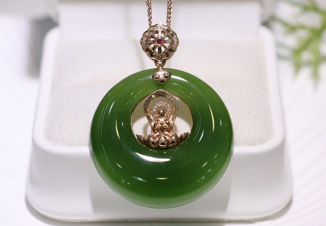 时尚潮流翡翠金镶玉挂件送妈妈