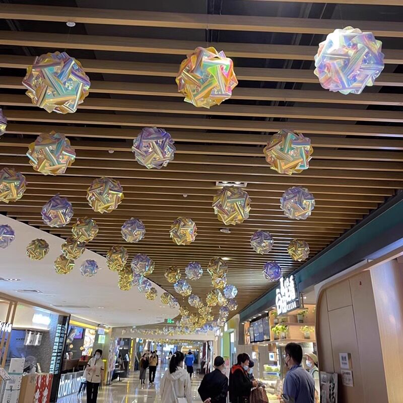 橱窗场景氛围场景布置吊球装饰品