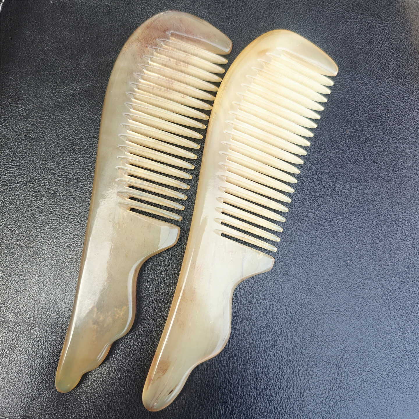 17厘米羊角单弯柄梳加厚绵羊角蝴蝶柄新款密中齿按摩梳防静电脱发