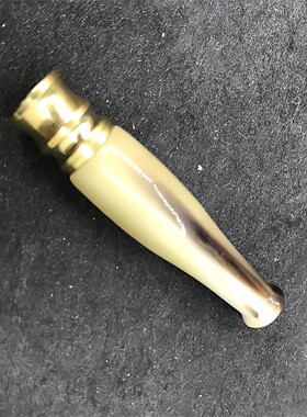 小光滑牛角烟嘴长约5CM有过滤芯