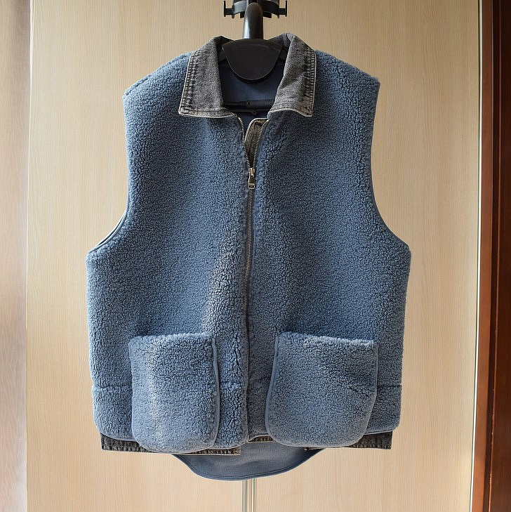 牛仔领假两件宽松羊羔毛马甲外套