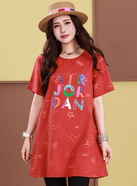 超火的彩色字母T恤女夏季宽松显瘦遮肚藏肉大码红色连衣裙洋气潮