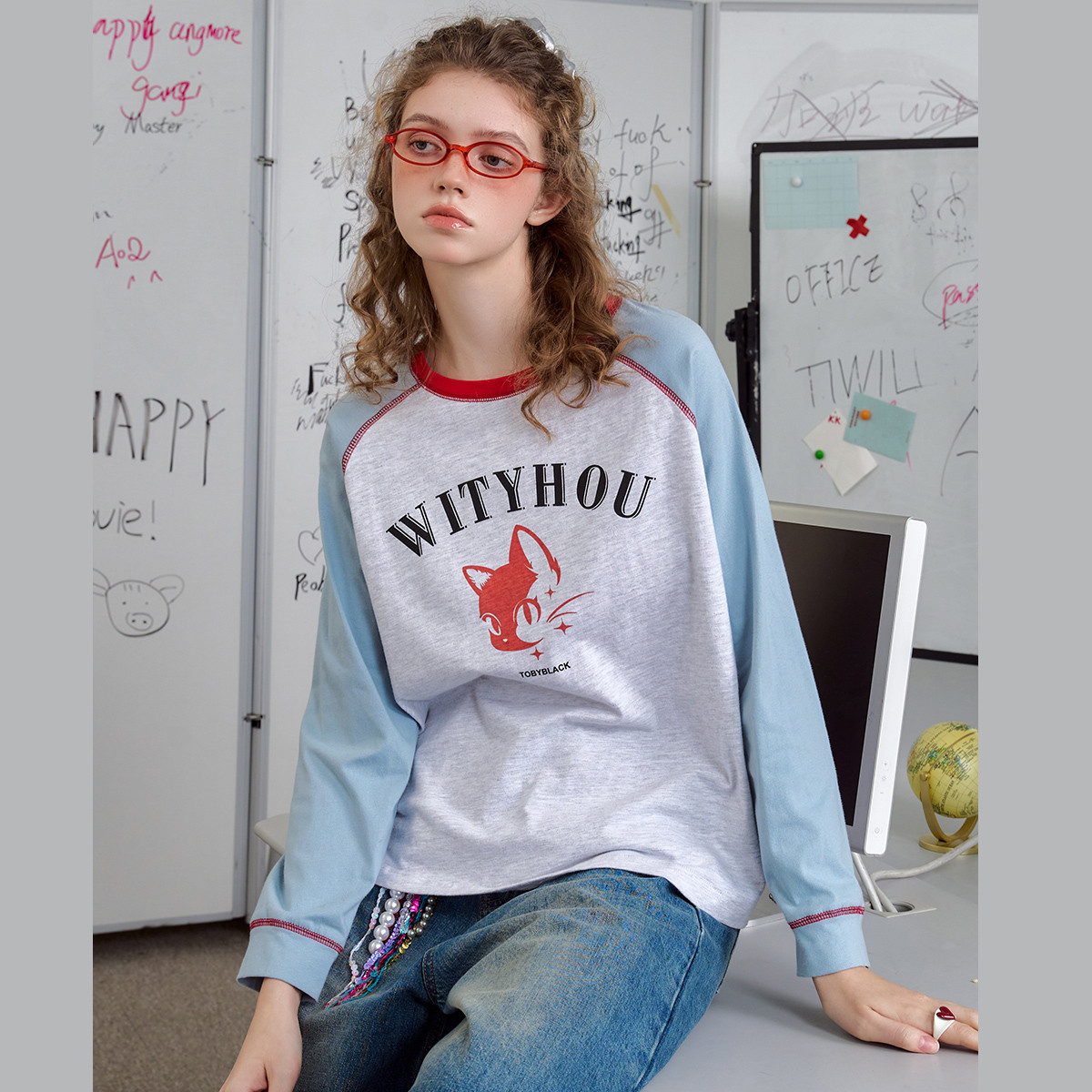 a02撞色插肩袖字母印花圆领上衣2025秋季宽松百搭休闲风女式T恤