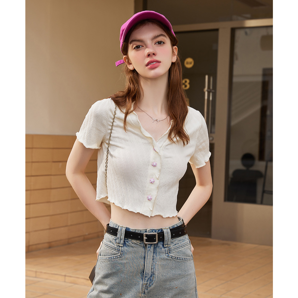 a02修身显瘦百搭短款小衫夏季纽扣装饰个性辣妹风女式T恤
