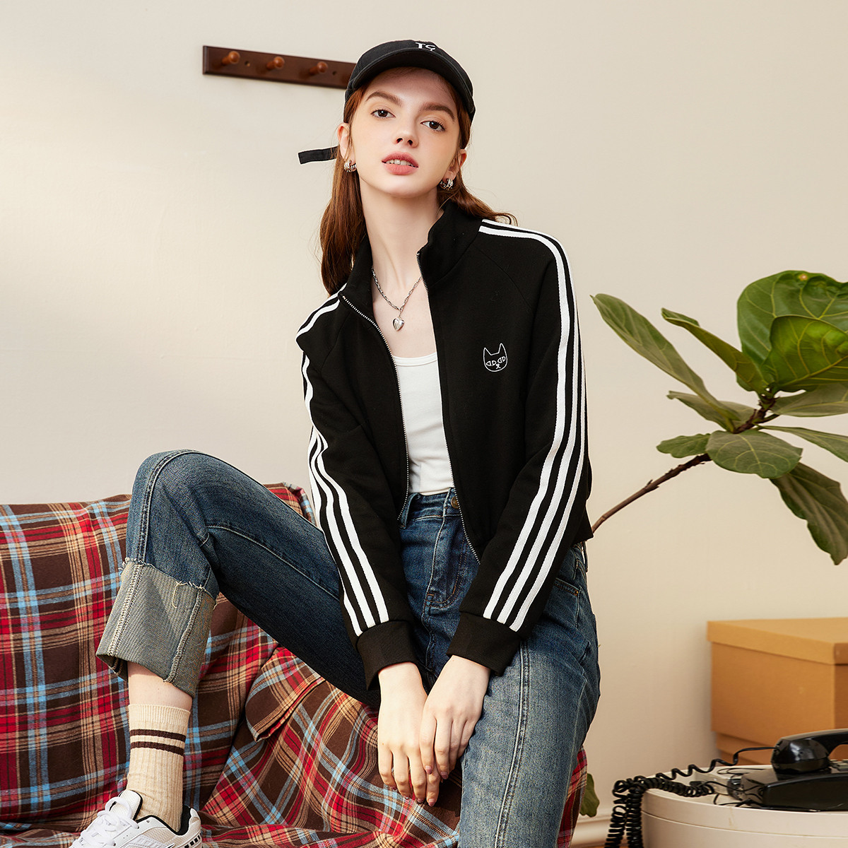 a02运动风小个子IP绣花撞色设计休闲女式外套2025秋季长袖上衣