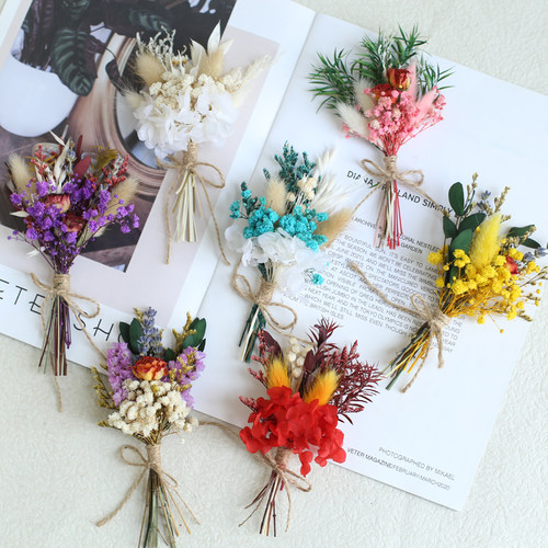 玫瑰满天星真花迷你花束