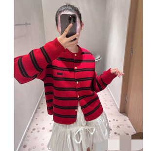DPH NICE红色条纹圆领针织开衫女新年战袍字母贴布显白毛衣外套冬