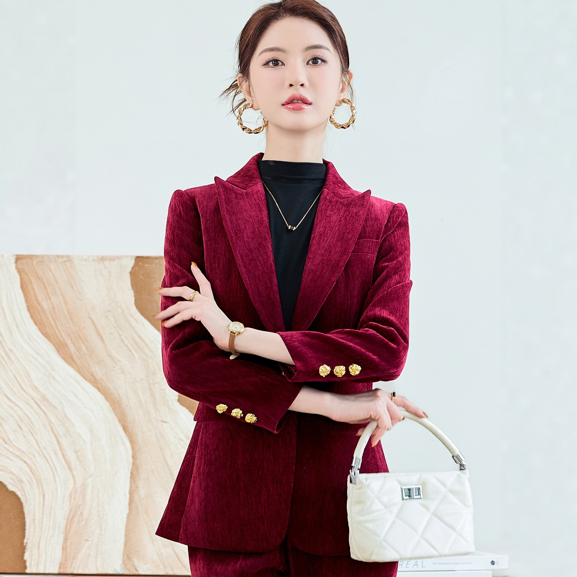 女红色休闲秋冬天外套气质西服套装高级感西装年会会务金丝绒时尚