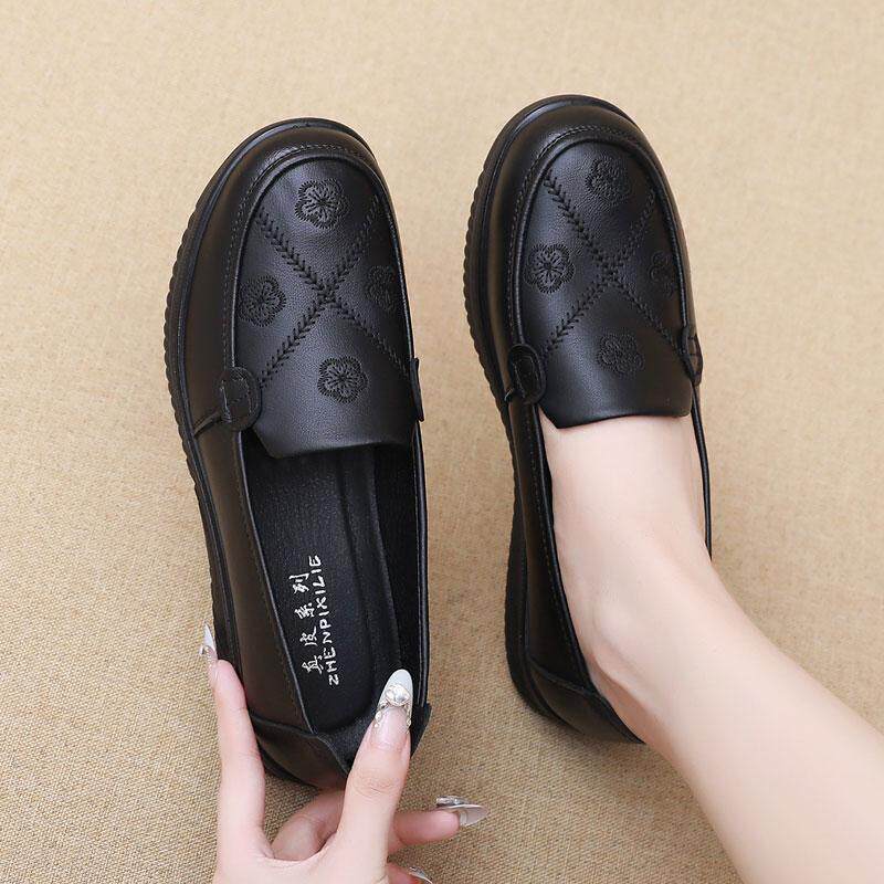 舒适软底妈妈鞋平底单鞋春秋款中老年人牛皮鞋子女防水防滑母亲鞋