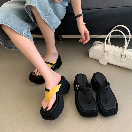 2026 New Summer Fashion Thick-Soled Height-Increasing Thong Sandals for Outdoor Wear, Comfortable Platform Wedge Sandals with a High-End Feel