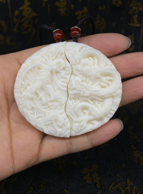标题推荐：象牙果雕刻龙牌凤牌吊坠情侣款地摊热卖价挂件男女款
