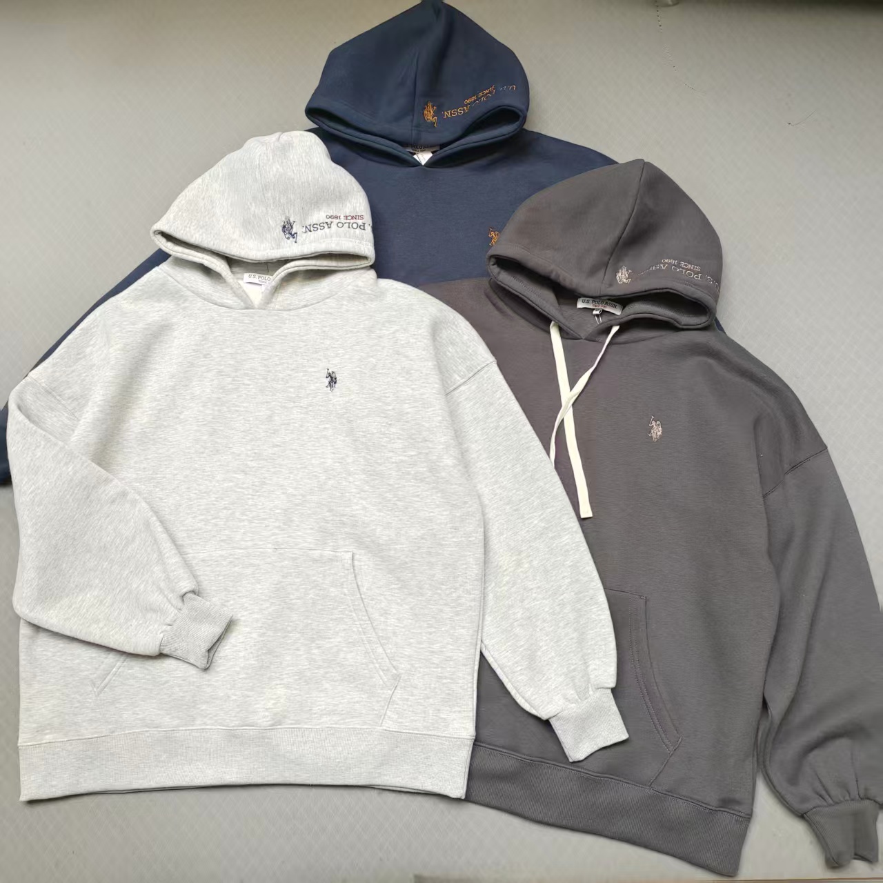 日系男女同款秋冬加绒连帽刺绣马套头宽松落肩卫衣绒衣绒衫