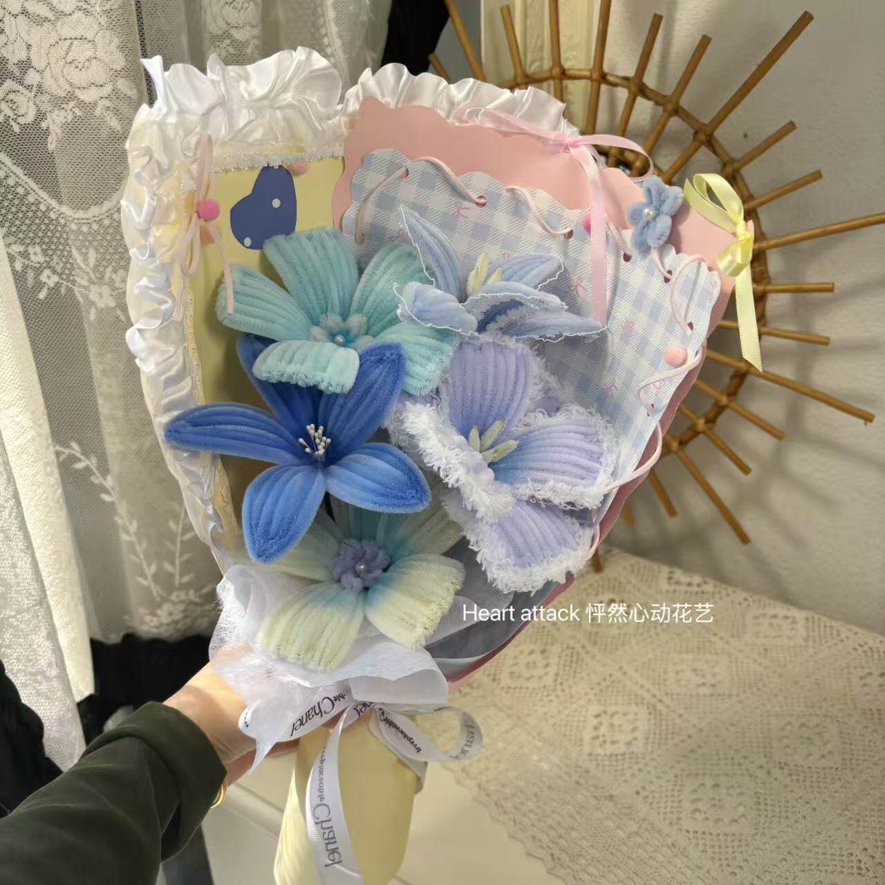 成品扭扭棒花束百合芙蓉花郁金香混搭高级感生日礼物见面花束创意