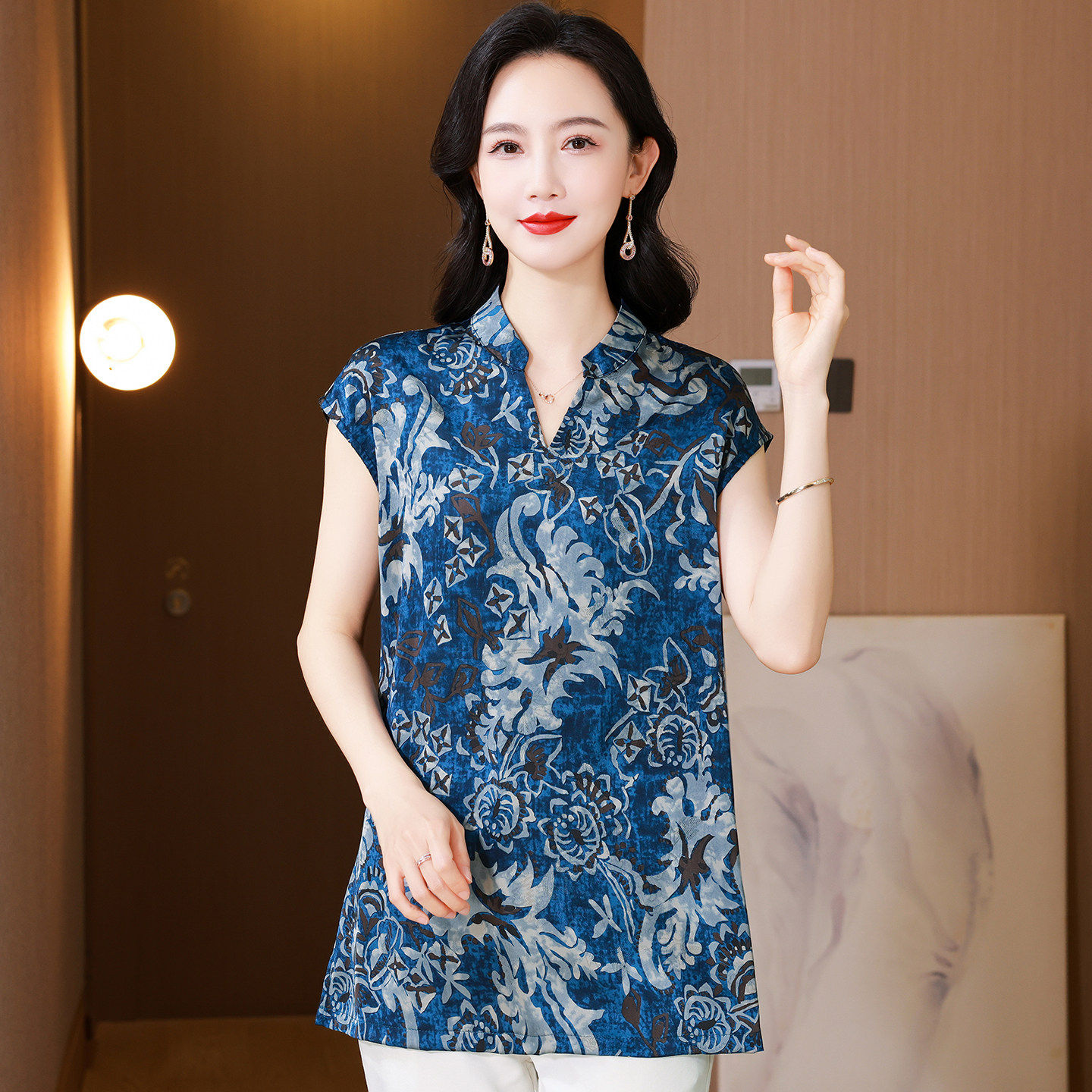夏季大码冰丝V领短袖上衣女中老年妈妈装国风印花洋气减龄气质T恤