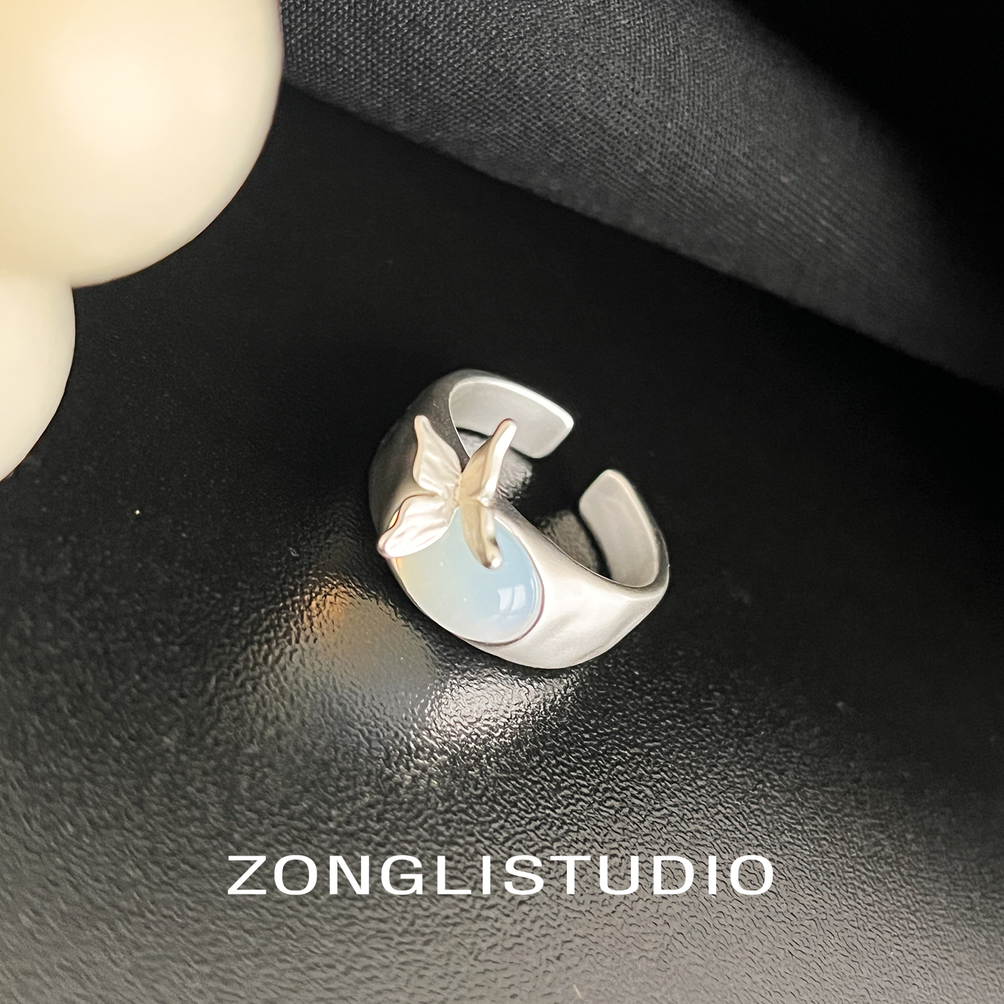 纵里时尚精致设计单结小众戒指