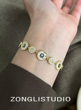 纵里轻奢小众橄榄绿火磨珠手链