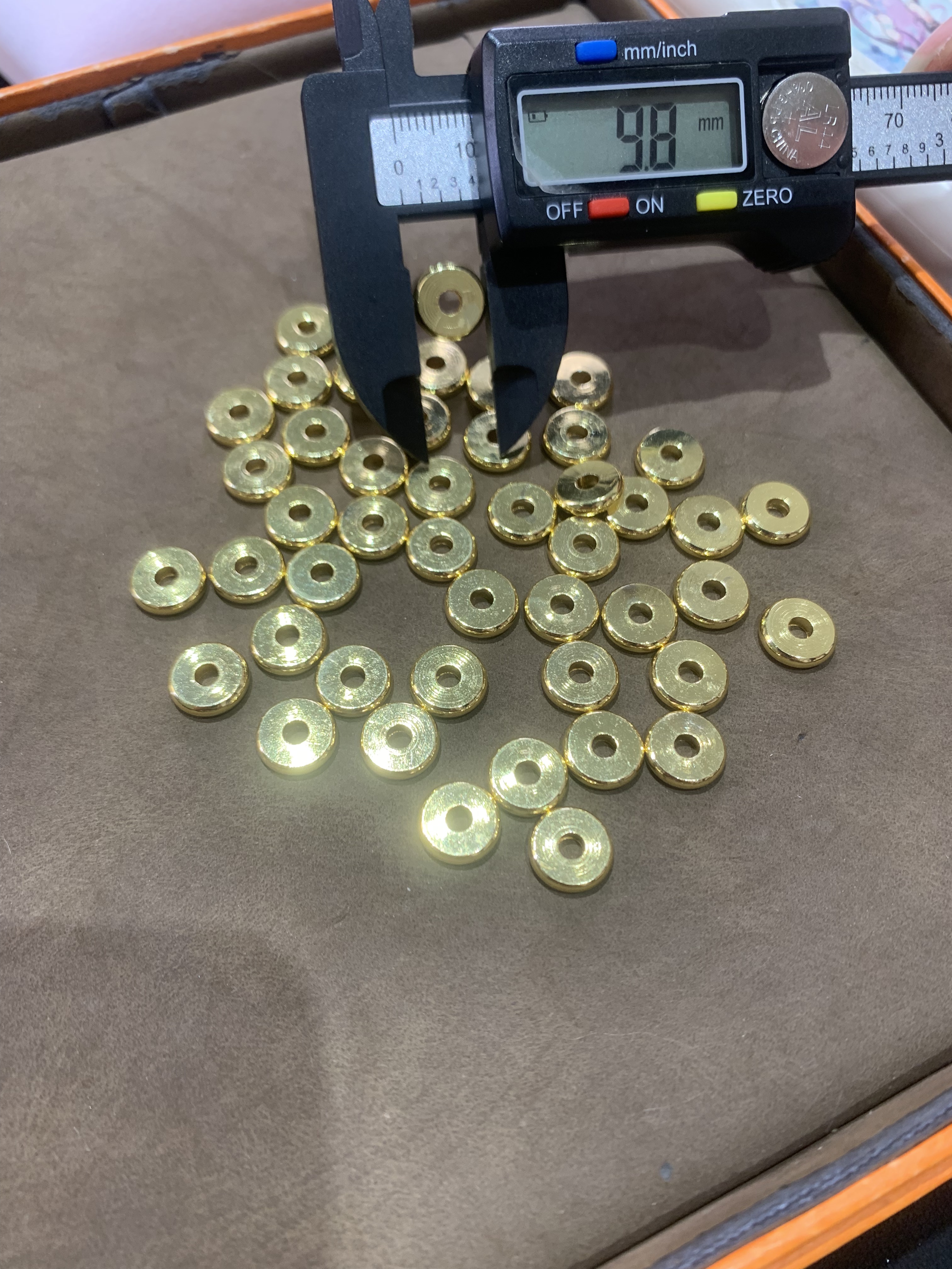 荣儿珠宝铜镀18k金色白金色隔片隔珠跑环爱心吊坠