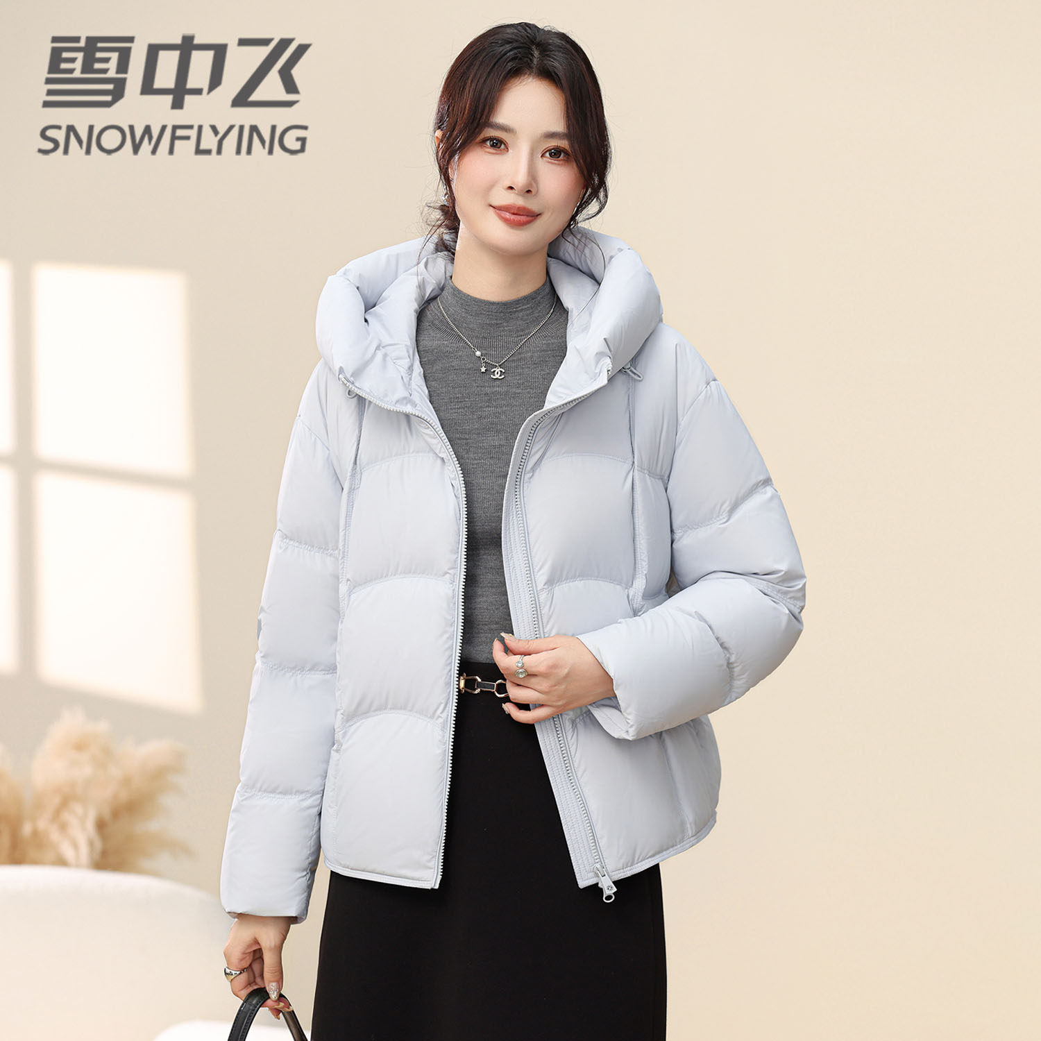 雪中飞羽绒服女2026冬季新款年轻显瘦连帽白鸭绒妈妈防寒服小个子