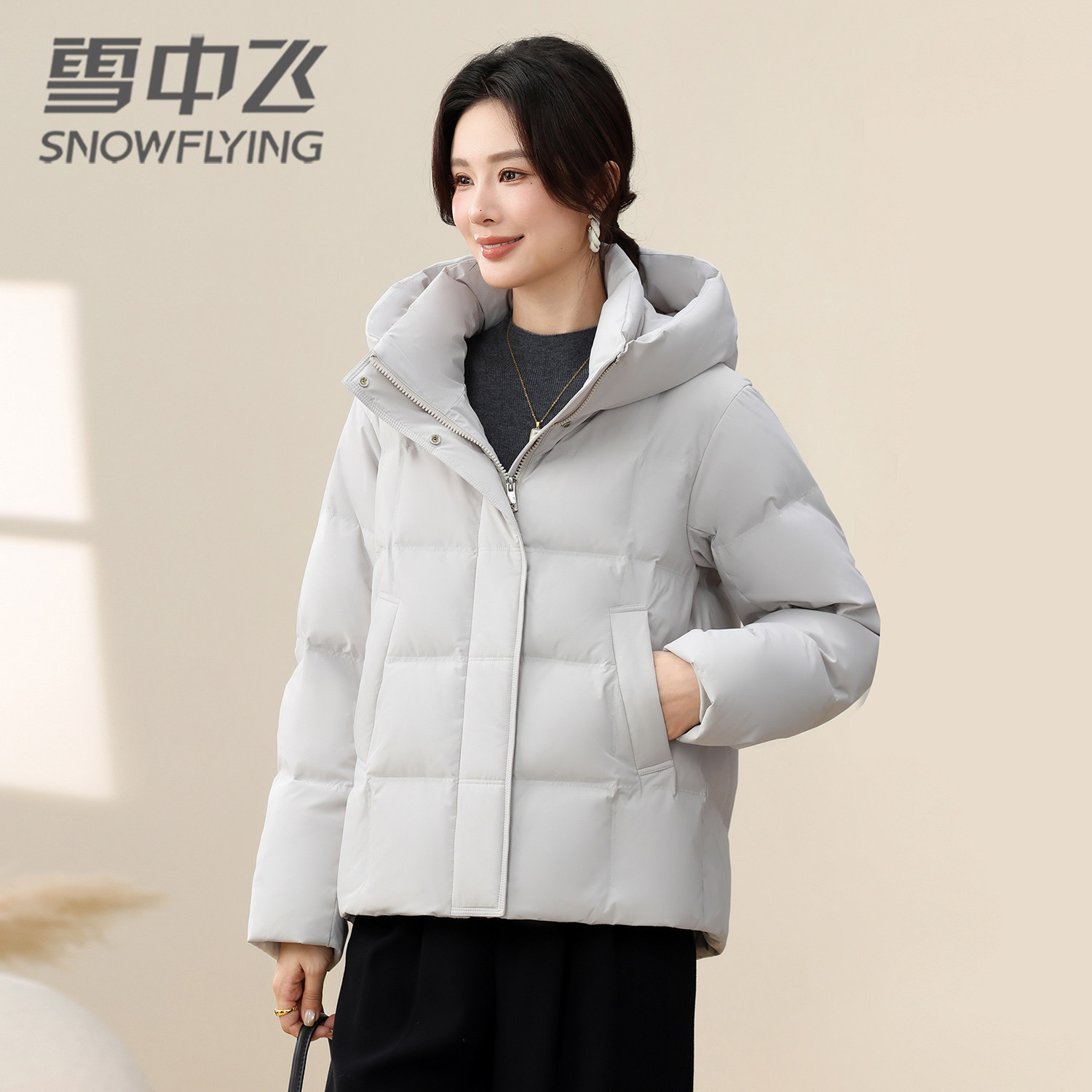 雪中飞羽绒服女2026冬新款小个子时尚大牌白鸭绒连帽中年羽绒外套