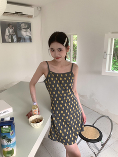 连衣裙 月亮家 周末出游 新款 韩系俏皮甜美刺绣碎花小花吊带修身